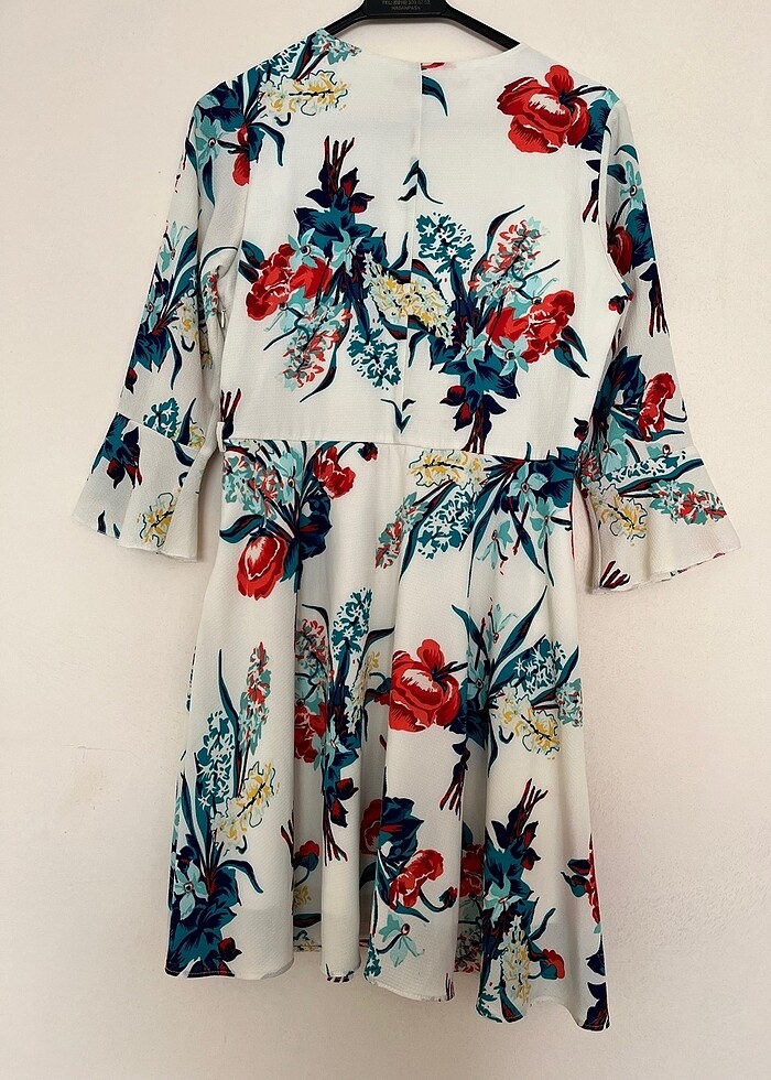 Çiçekli elbise - Görsel 2