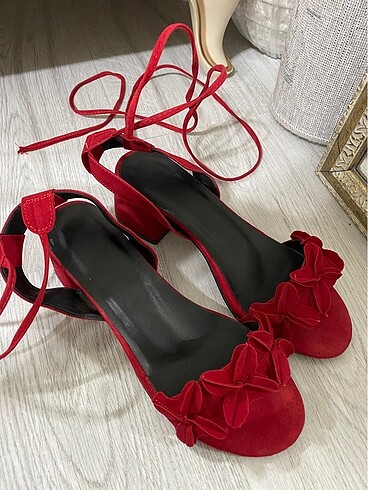 36 Beden Kırmızı topuklu ipli ayakkabı