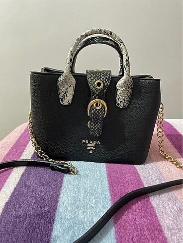Prada omuz çantası 18 cm