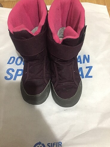 Kız çocuk kar botu