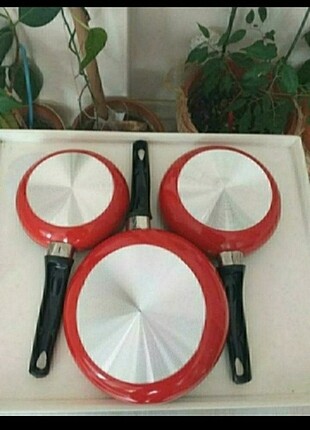 Beden kırmızı Renk Zeflon 3 lü tava seti 16,18,20 cm
