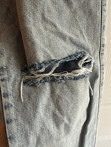 36 Beden Zara tek tarafı yırtıklı jean