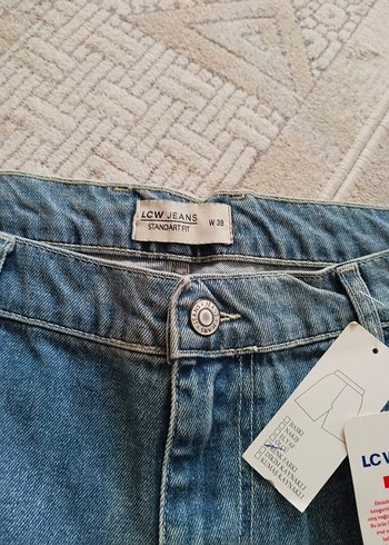 Kadın Gri Yırtık Bol Kesim Kot Şort - Görsel 2