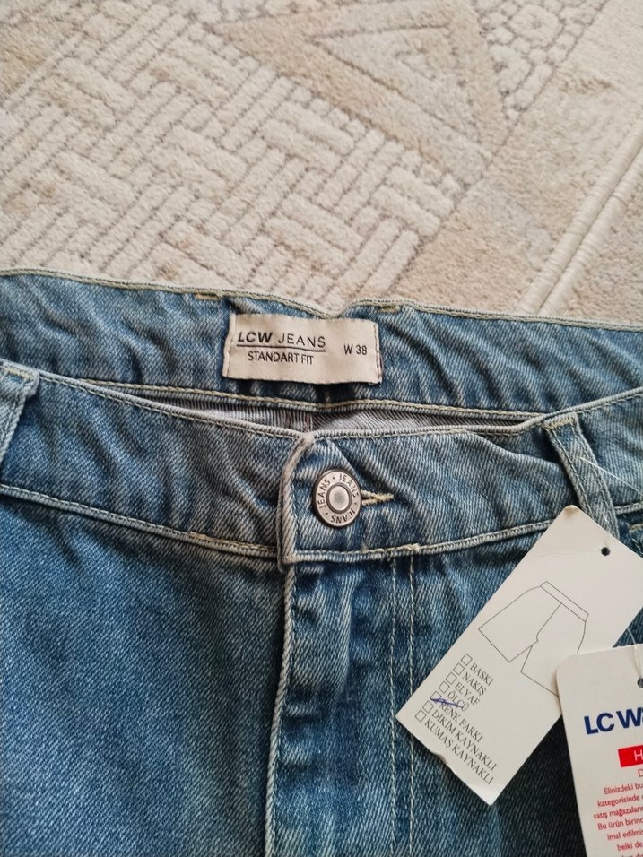 Kadın Gri Yırtık Bol Kesim Kot Şort - Görsel 2