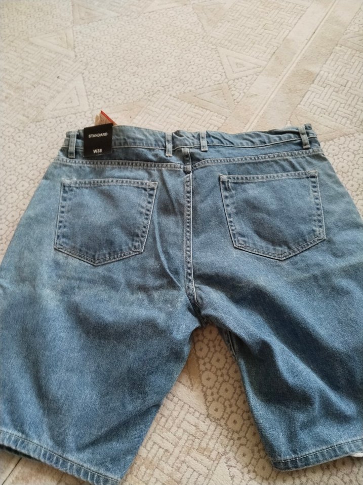 Kadın Gri Yırtık Bol Kesim Kot Şort - Görsel 3