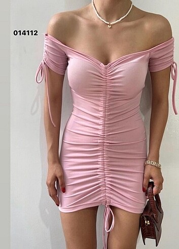 Pembe elbise
