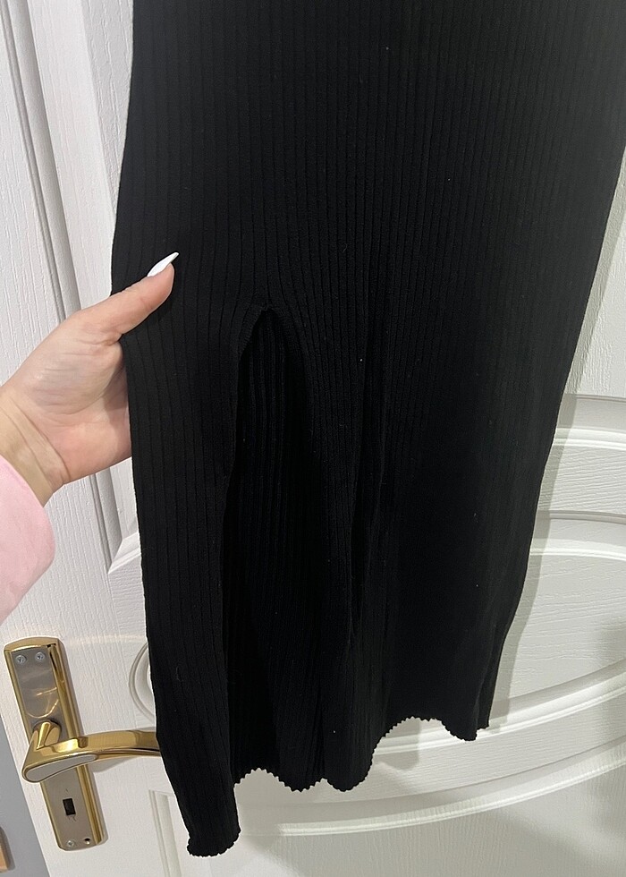 Kara yaka triko yırtmaçlı elbise - Görsel 2