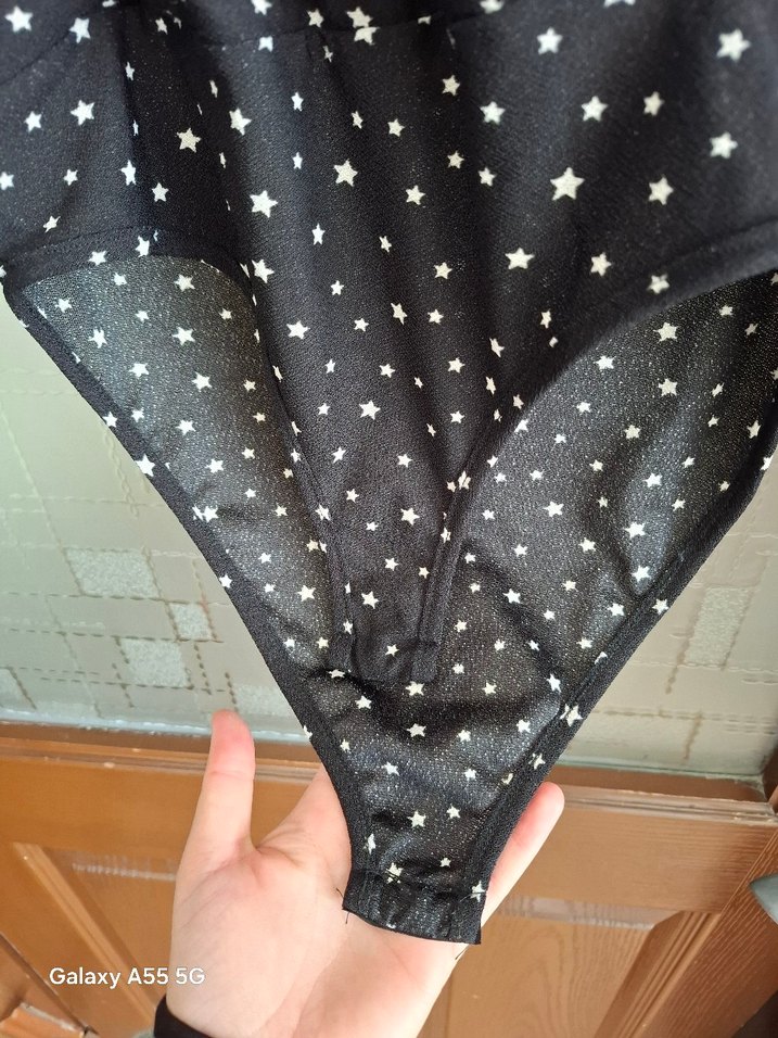 Siyah Puantiyeli V Yaka Drapeli Kadın Bluz - Görsel 4