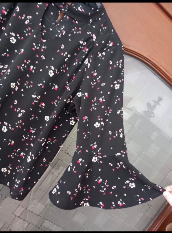 Düğmeli Siyah Çiçekli Uzun Kollu Bluz - Görsel 3