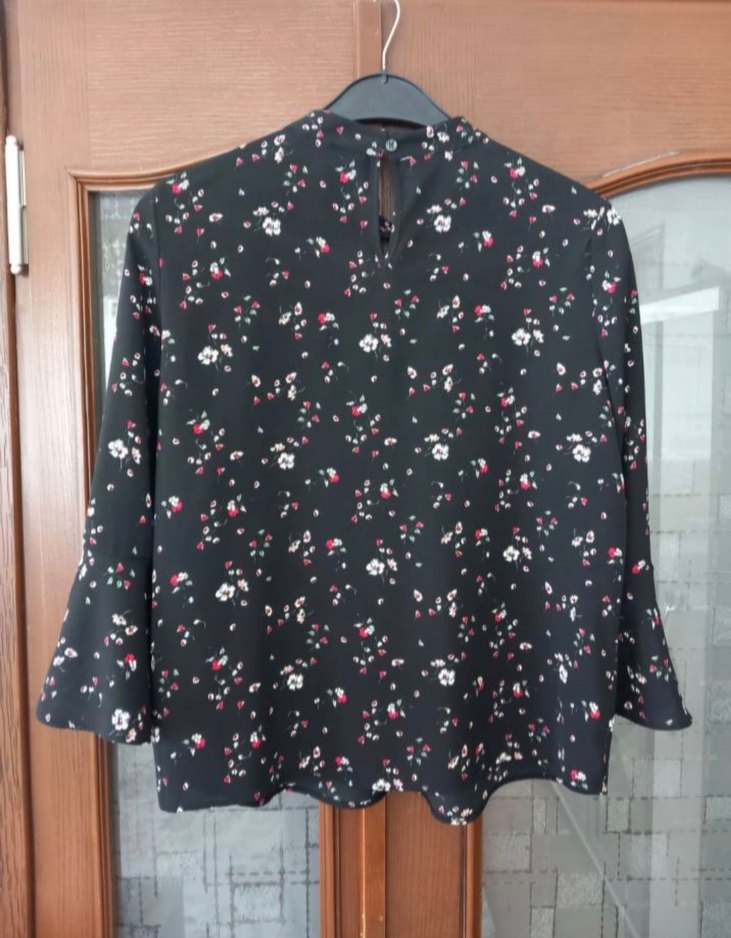 Düğmeli Siyah Çiçekli Uzun Kollu Bluz - Görsel 2