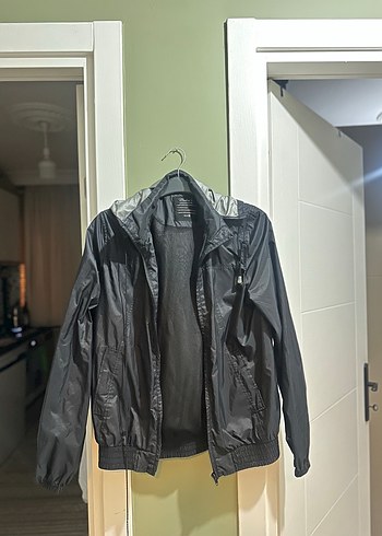 Kadın  Siyah Deri Fermuarlı Yağmurluk - Görsel 2