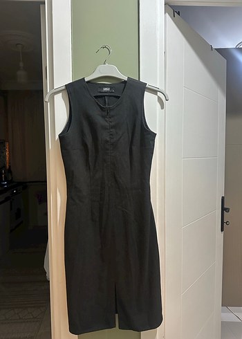 Siyah gri karışımı V Yakalı Midi Kolsuz Kadın Elbisesi - Görsel 4