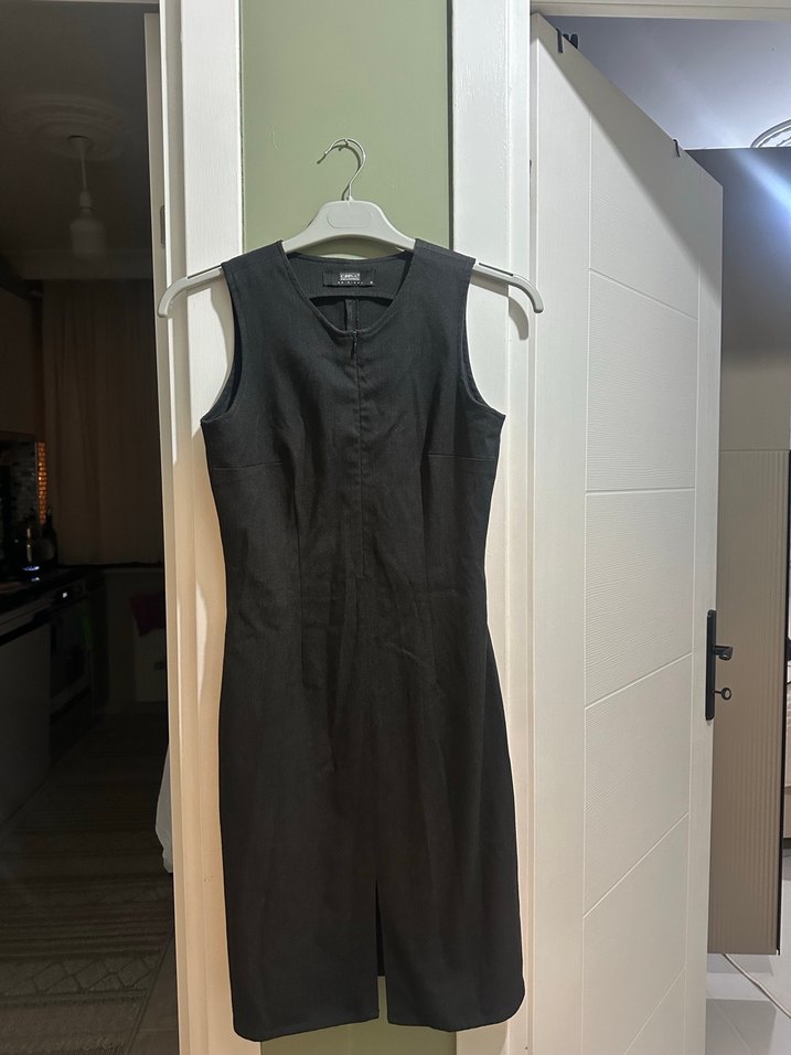 Siyah gri karışımı V Yakalı Midi Kolsuz Kadın Elbisesi - Görsel 4