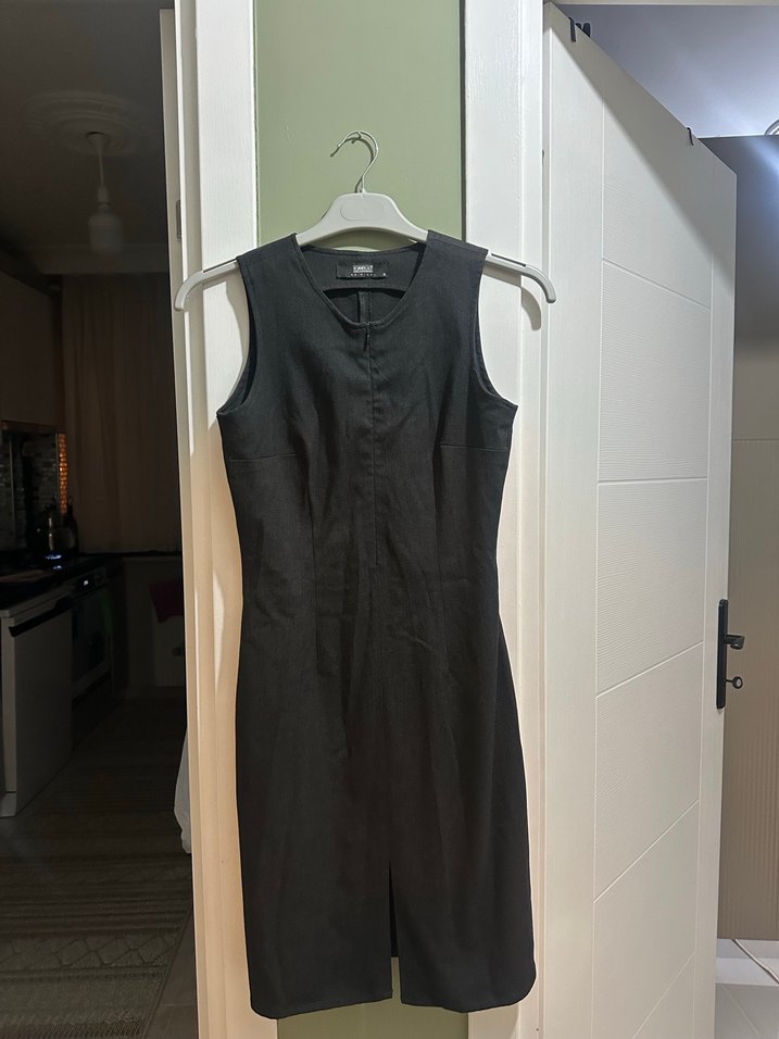 Siyah gri karışımı V Yakalı Midi Kolsuz Kadın Elbisesi - Görsel 5