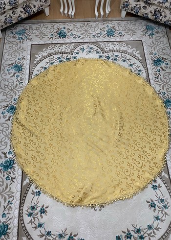Beden Altın Renk Yuvarlak Masa Örtüsü