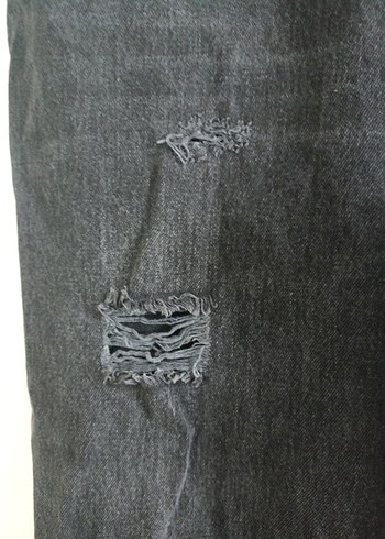 Trendyol & Milla Siyah Kadın Salaş Kesim Denim Yırtık Pantolon