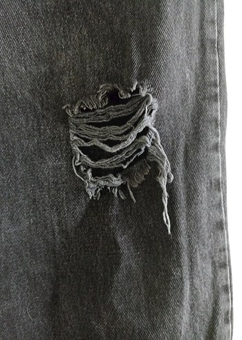 42 Beden Siyah Kadın Salaş Kesim Denim Yırtık Pantolon