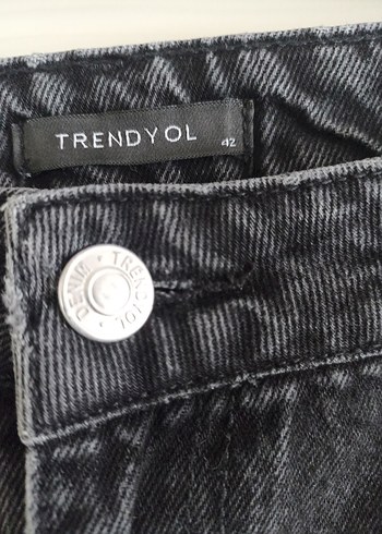 42 Beden siyah Renk Siyah Kadın Salaş Kesim Denim Yırtık Pantolon
