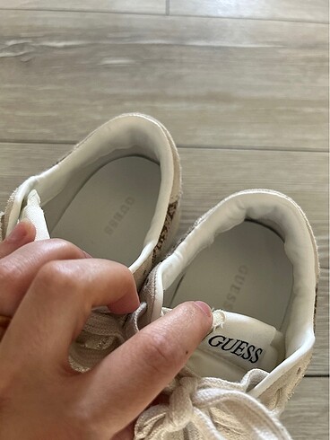 37 Beden Guess spor ayakkabı