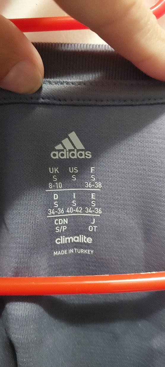 Erkek ve Kadin Gri V Yaka Kısa Kollu Spor Forma - Görsel 5