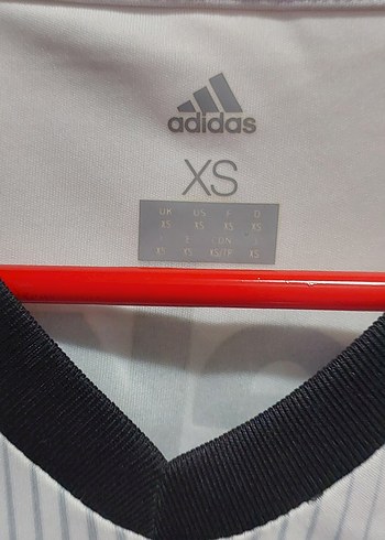 kadin Beyaz V Yaka Kısa Kollu Spor Forma - Görsel 4