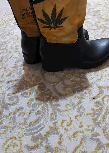 Sarı Parlak Tokalı Kauçuk Topuklu Kadın Bot - Görsel 3