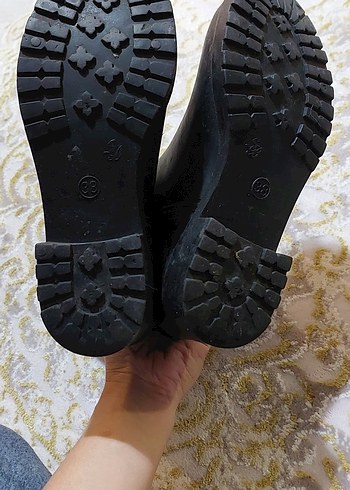 Sarı Parlak Tokalı Kauçuk Topuklu Kadın Bot - Görsel 4