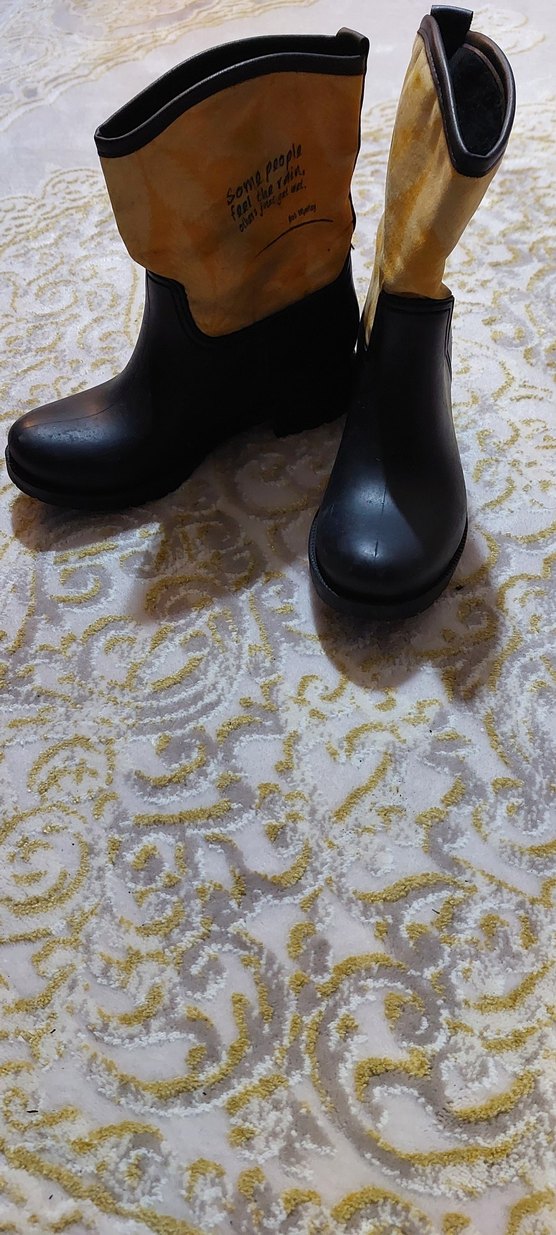 Sarı Parlak Tokalı Kauçuk Topuklu Kadın Bot - Görsel 2