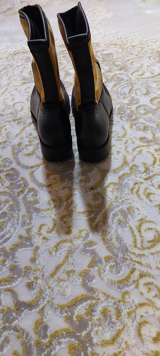 Sarı Parlak Tokalı Kauçuk Topuklu Kadın Bot - Görsel 5