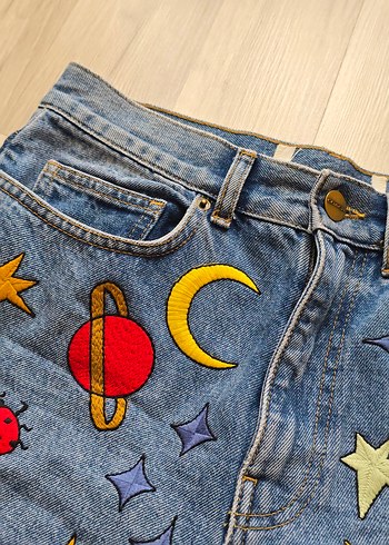 Nakışlı Kot Şort - Görsel 2