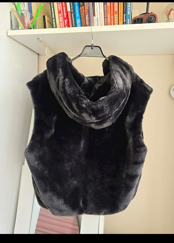 ZARA orijinal siyah Suni Kürk Detaylı Kolsuz Yelek - Görsel 3