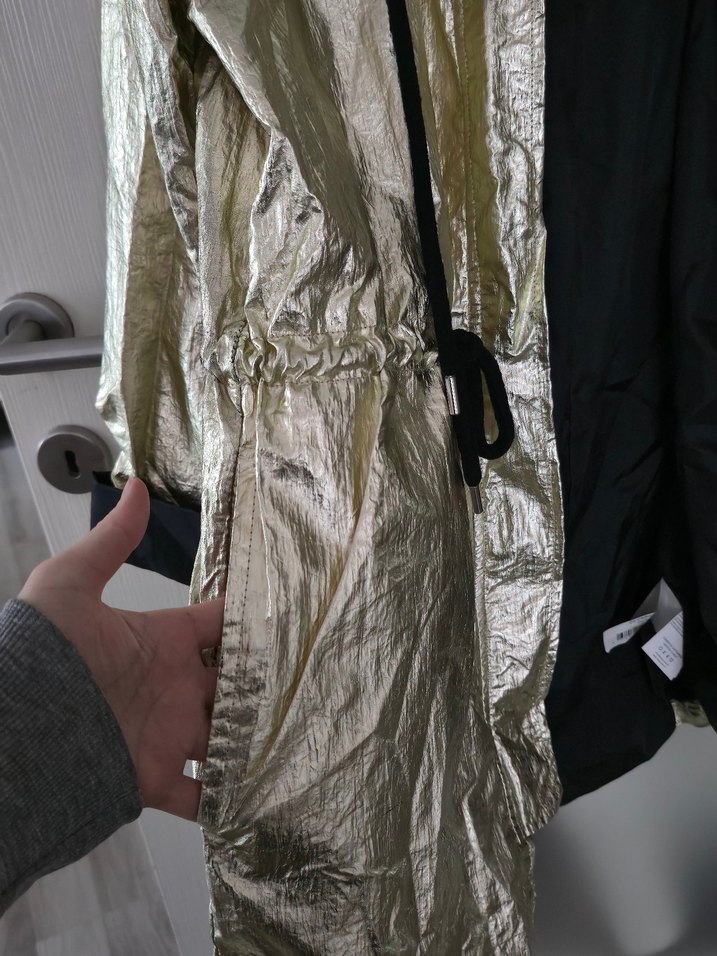 Sokak Stili Altın Renk Parlak Kemerli Yagmurluk Ceket - Görsel 4