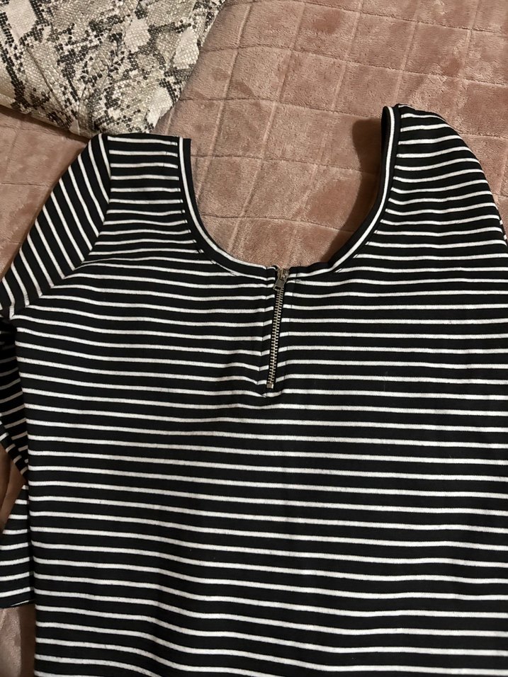 Siyah Beyaz Çizgili Crop Top - Görsel 3