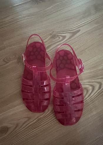 Parlak Pembe Tokalı Kız Sandalet