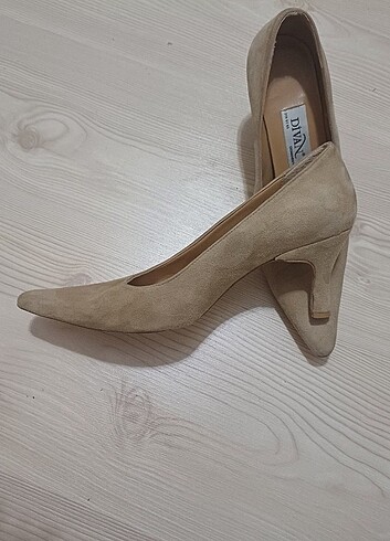 Alçak topuk stiletto ...