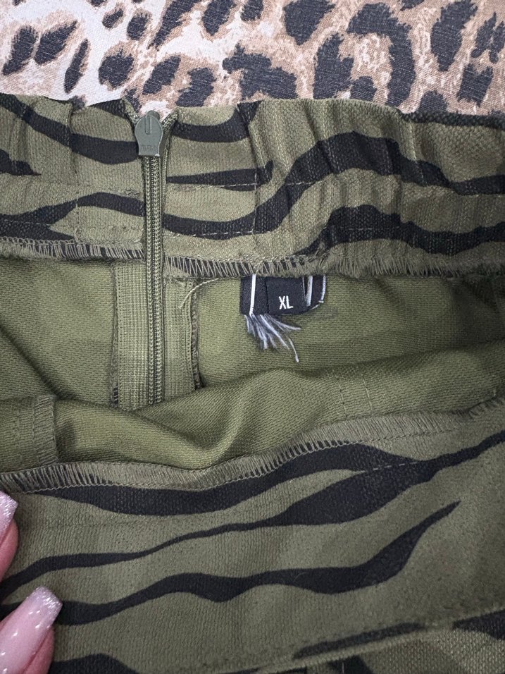 Kemerli Yeşil Zebra Desenli Mini Etek - Görsel 2