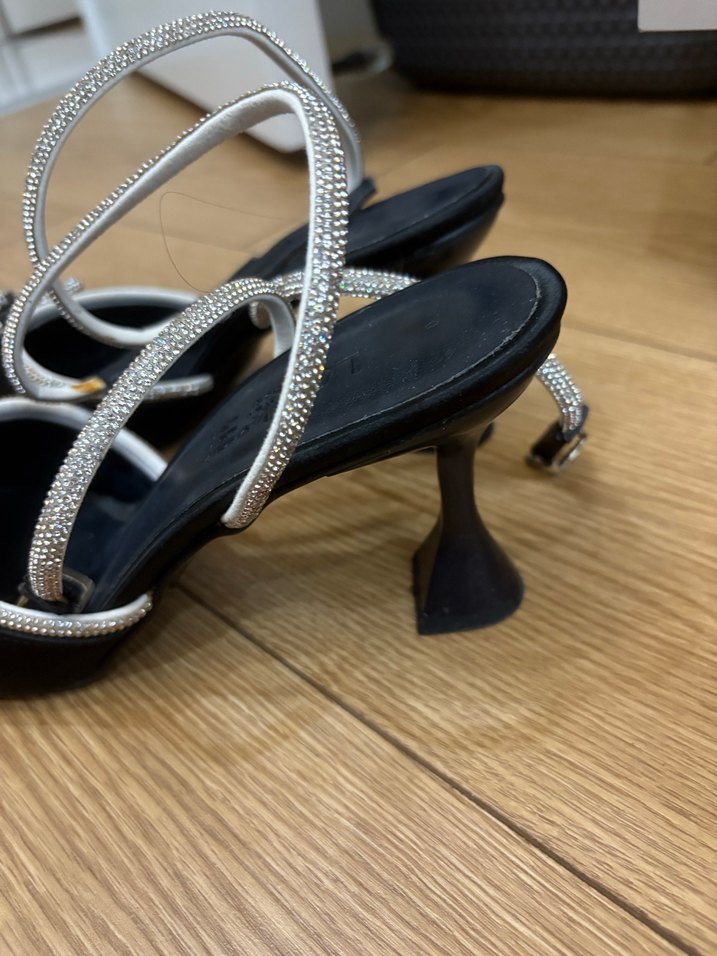 Siyah Taşlı Fiyonk Detaylı Stiletto - Görsel 2