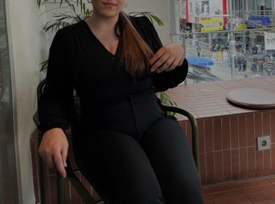 Curve Siyah V Yaka Uzun Kollu Bluz - Görsel 5