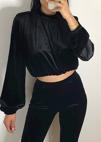 Balon kol dökümlü kadife crop bluz