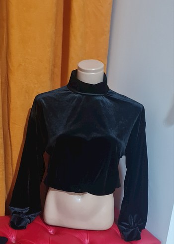 Bershka Balon kol dökümlü kadife crop bluz
