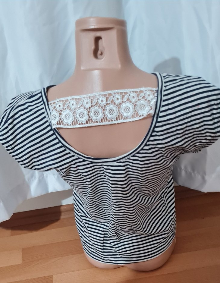 Boncuk detaylı otantik dantelli tişört - Görsel 4