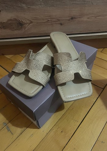 Derimod Bej Yılan Desenli Tokalı Kadın Terlik