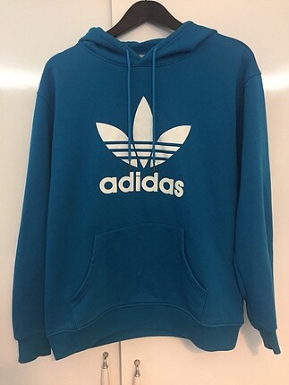 mavi adidas sweatshirt