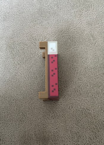 Beden Renk Kırmızı ve Gri Piksel Tasarımlı Aksiyon Figürü Minecraft yatak