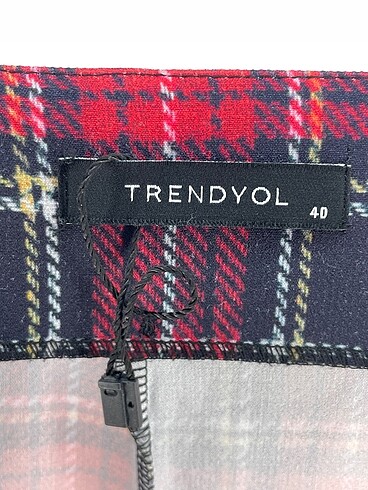 40 Beden çeşitli Renk Trendyol & Milla Mini Şort %70 İndirimli.