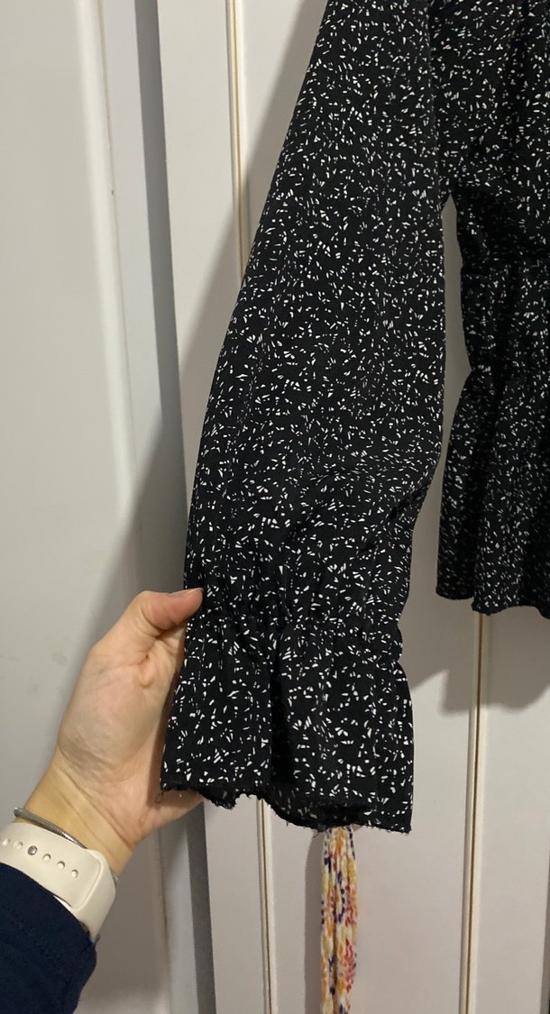 Uzun Kollu Siyah V Yaka Bluz - Görsel 2