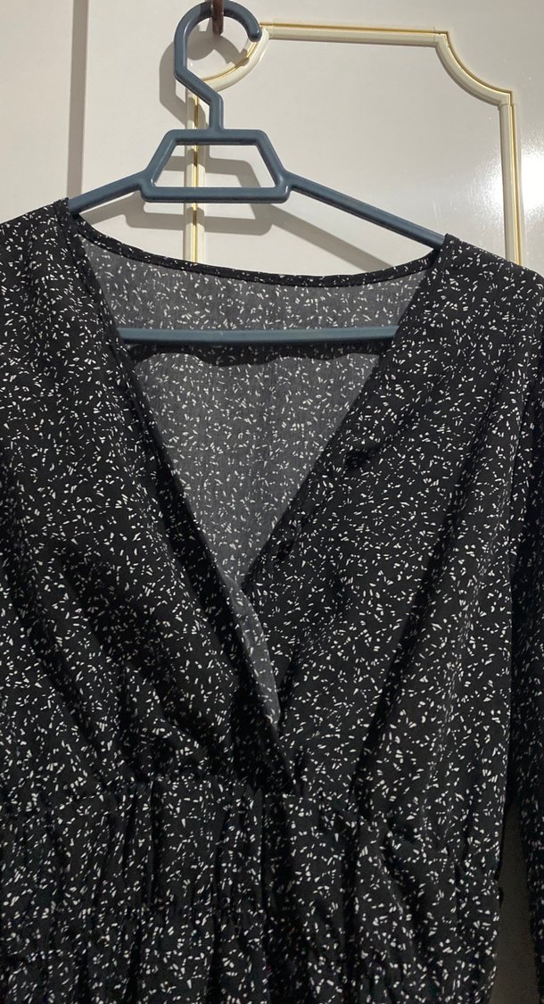 Uzun Kollu Siyah V Yaka Bluz - Görsel 5