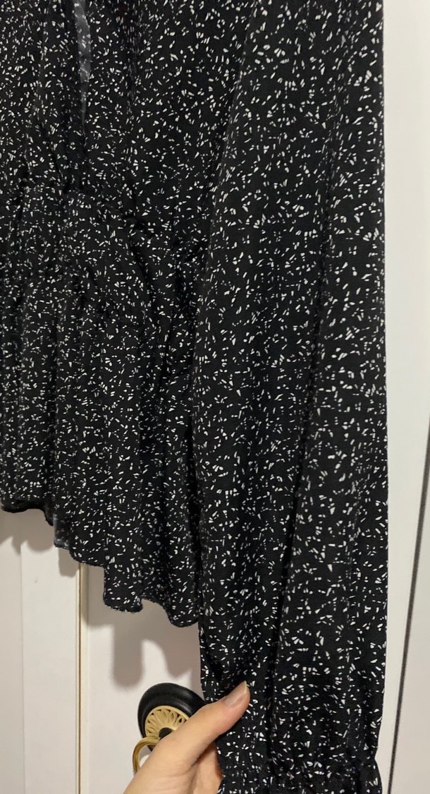 Uzun Kollu Siyah V Yaka Bluz - Görsel 4