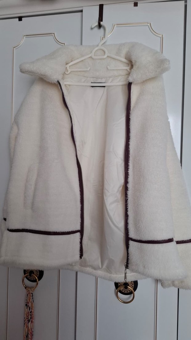 Beyaz Peluş Kadın Ceket - Görsel 3