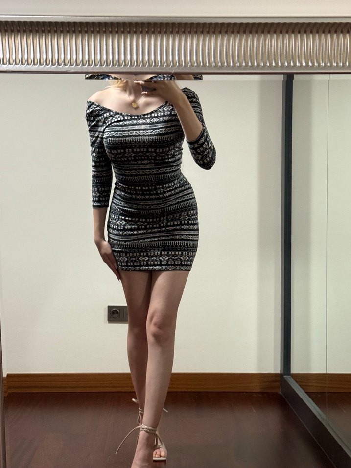 Gri Desenli Yüksek Yakalı Midi Elbise - Görsel 4